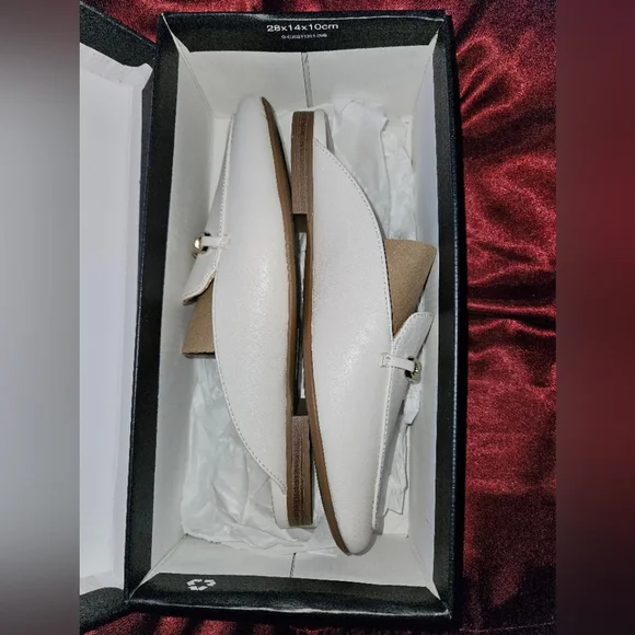 NATURALIZER - White Leather Mules with Gold Chain Detail - Picture 2 of 7